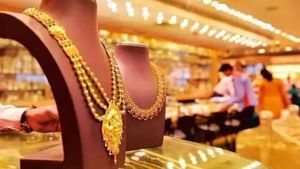 Gold Rates: బంగారం కొనేందుకు ఇదే సదవకాశం.. తెలుగు రాష్ట్రాల్లో ధరలిలా..!!