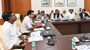 హైదరాబాద్‌లో ప్రయాణ కష్టాలకు చెక్.. ఈ కార్డుతో ఎంచక్కా దేశం మొత్తం తిరిగేయొచ్చు!
