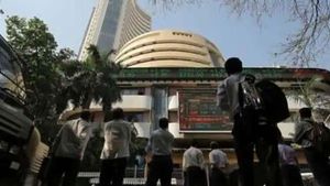 Stock Market: స్వల్ప లాభాల్లో స్టాక్ మార్కెట్లు.. ఐటీ షేర్లలో అమ్మకాల ఒత్తిడి..!