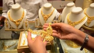 Gold News: 5 నెలల దిగువకు పడిపోయిన గోల్డ్ ధర.. తెలుగు రాష్ట్రాల్లో నేటి రేట్లు..