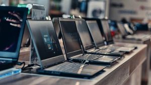 Laptop Imports: యూఎస్ ప్రభుత్వానికి కంపెనీల రిక్వెస్ట్.. లాబీతో భారత్ మాట వింటుందా..??