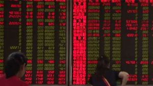 Stock Market: భారీ నష్టాల్లో ప్రారంభమైన మార్కెట్లు.. అమెరికా నుంచి ఆ సంకేతాలతో..