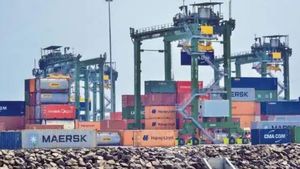 Trade Deficit: జూలైలో తగ్గిన వాణిజ్య లోటు.. పడిపోయిన భారత ఎగుమతులు..