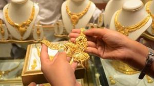 Gold Price Today: స్వల్పంగా తగ్గిన బంగారం ధరలు.. గణేష్ చతుర్థికి కొనుక్కోండి..