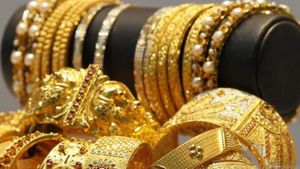 Gold Price Today: శుభవార్త.. తగ్గిన గోల్డ్ రేటు.. సాయంత్రం షాపింగ్ చేసేయండి..
