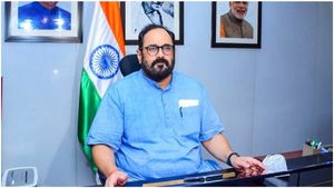 సోషల్ మీడియా ప్లాట్‌ఫారమ్స్‌కు కేంద్ర మంత్రి హెచ్చరిక.. మెటా, గూగుల్‌కు కొంతమేర ఉపశమనం..