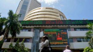 Stock Market: నష్టాల్లో ప్రారంభమైన Sensex, Nifty.. ఒత్తిళ్లలో గ్లోబల్ మార్కెట్లు.. 