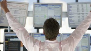 Stock Market: లాభాల్లో కొనసాగుతున్న మార్కెట్లు.. వరుస నష్టాలకు బుల్స్ బ్రేక్..