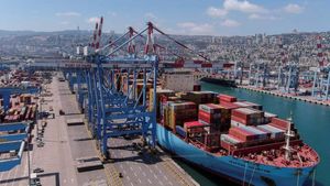 Adani Ports: అదానీకి హైఫా పోర్ట్ వేడి.. పరిస్థితులు నిశితంగా పరిశీలన.. కీలకం అదే..