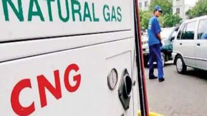 CNG prices: పెట్రోల్, డీజిల్‌తో పోలిస్తే డెడ్‌ చీప్‌గా CNG.. తాజా తగ్గింపుతో ఎంత ఆదా కానుందంటే..