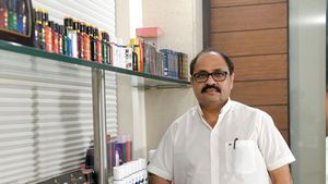 Success Story: 10 ఫేమస్ బ్రాండ్స్ సృష్టించి.. రూ.10 వేల కోట్ల కంపెనీకి యజమాని కథ..