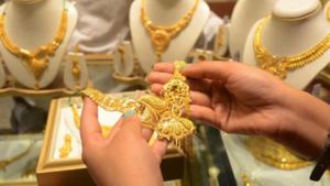 Gold Rate Today: పసిడి  ప్రియులకు శుభవార్త.. పాతాళానికి పడిపోయిన గోల్డ్ రేటు..