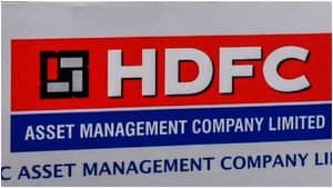 HDFC AMC: పెర్‌సిస్టెంట్ సిస్టమ్స్ లిమిటెడ్‌లో వాటాను తగ్గించుకున్న HDFC ఏఎంసీ.. 