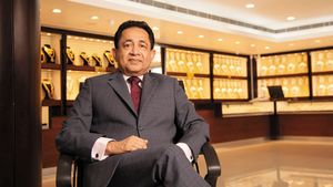 Billionaire: దేశంలోనే సంపన్న జ్యూవెలర్.. ఫోర్బ్స్ జాబితాలో ముందు.. సక్సెస్ స్టోరీ.. 