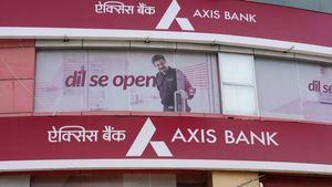 Axis Bank: లోన్ తీసుకుంటే 12 EMIలు కట్టక్కర్లేదు.. కస్టమర్లకు యాక్సిస్ బ్యాంక్ మెగా ఆఫర్