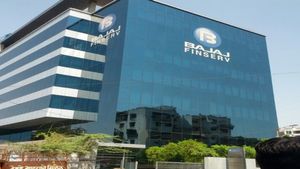 Bajaj Finance: ఇంట్రాడేలో భారీగా నష్టపోయిన బజాజ్ ఫైనాన్స్.. RBI ఆదేశాలతో ఏకంగా 4 శాతం పతనం