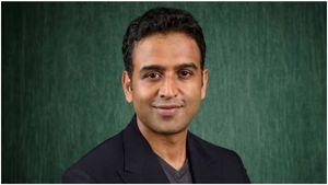 Nithin Kamath: పిగ్ బుచరింగ్ స్కామ్‍లపై అప్రమత్తంగా ఉండాలన్న నితిన్ కామత్..