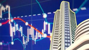 Stock Market: రోజంతా ఒడిదొడుకుల్లో సూచీలు.. స్వల్ప నష్టాలతో Sensex, Nifty క్లోజ్..