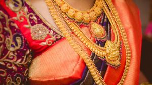 Gold: షాకింగ్ నిర్ణయం తీసుకున్న బంగారం.. సామాన్యుల ఇళ్లకు దూరంగా ధర ప్రయాణం..