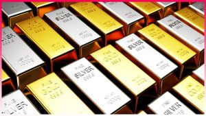 Gold Price Today: స్వల్పంగా పెరిగిన బంగారం, వెండి ధరలు.. 