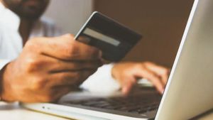 LIC Cards: మార్కెట్లోకి ఎల్ఐసీ క్రెడిట్ కార్డులు.. రెండు వేరియంట్ల ప్రయోజనాలివే..