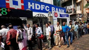 HDFC Bank: లక్ష కోట్లు ముంచేసిన హెచ్‌డిఎఫ్‌సి బ్యాంక్.. లబోదిబో మంటున్న ఇన్వెస్టర్లు..