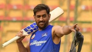 MS Dhoni: ధోనీకే గుండు కొట్టిన బిజినెస్ పార్ట్‌నర్స్.. FIR ఫైల్ చేసిన కెప్టెన్ కూల్..