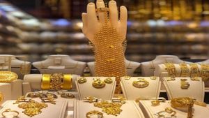 Gold Price Today: గమ్ముగ దిగొచ్చిన గోల్డ్ రేటు.. లేటు చేయకుండా కొనేయండి..