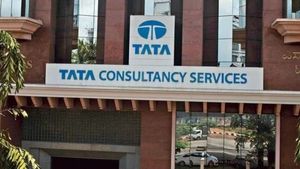 IT News: పండగకి గుడ్‌న్యూస్ చెప్పిన TCS.. ఇన్ఫోసిస్, విప్రోలకు భిన్నంగా మరోసారి..