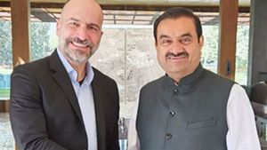 Adani News: అదానీ సంచలన నిర్ణయం.. ఈవీ కార్లతో సరికొత్త వ్యాపారంలోకి అడుగు..