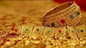 Gold Rate: భారీగా క్షీమించిన గోల్డ్ ధర.. వాలెంటైన్స్ వీక్ స్పెషల్.. రేటు చూసి షాపింగ్ చేయండి..