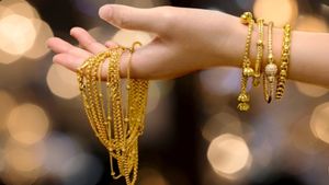 Gold Price Today: తగ్గిన బంగారం, వెండి ధరలు.. ఎంతంటే..!