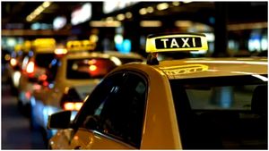 Bengaluru News: కర్ణాటక ప్రజలకు టాక్సీ షాక్.. ఛార్జీలు పెంచుతూ సంచలన నిర్ణయం.. 
