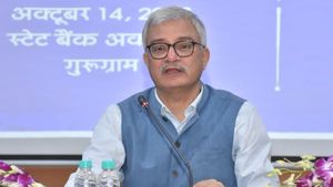 Banking news: PSBలపై బాంబ్ పేల్చిన బ్యాంకింగ్ సెక్రటరీ.. ఇలా అయితే బ్యాంక్‌ల మనుగడ కష్టమే