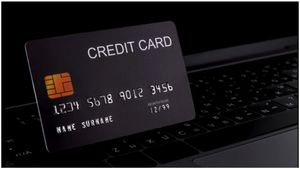 Credit Card: క్రెడిట్ కార్డు వినియోగదారులకు శుభవార్త.. రూల్స్ మార్చిన RBI..