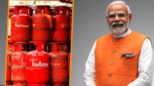 Gas Cylinder: పండుగ పూట శుభవార్త చెప్పిన కేంద్రం..  గ్యాస్ సిలిండర్ ధర తగ్గింపు..