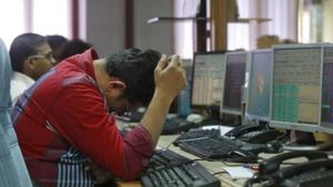 నష్టాల్లో కొనసాగుతోన్న స్టాక్ మార్కెట్లు.. 
