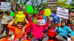 Water Crisis: ఆ మహా నగరంలో నీటి వినియోగంపై ఆంక్షలు.. అందినకాడికి దండుకున్న వాటర్ మాఫియా