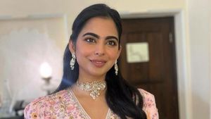Isha Ambani: కొత్త రికార్డు సాధించిన ఇషా అంబానీ.. ముఖేష్ అంబానీతోనే పోటీపడుతూ..