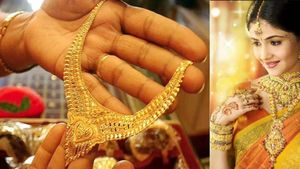Gold Rate: బ్యాటిల్ గ్రౌండ్‌లో బంగారం.. పెరిగిన రేటు విని షాక్ అవుతున్న పసిడి ప్రియులు.. 