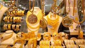 Gold Rate: చల్లారని పసిడి మంటలు.. పండక్కి నిరాశలో సామాన్యులు.. నేటి ధర చూస్తే షాకే..