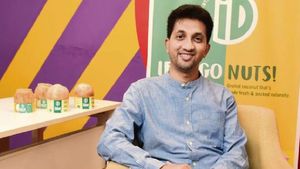 success story: ఇడ్లీ, దోశ పిండి అమ్మి రూ.2000 కోట్లకు అధిపతిగా మారాడు.. 