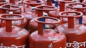 LPG Prices: తగ్గిన ఆ గ్యాస్ సిలిండర్ల ధరలు.. ఎంతంటే..??