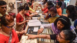 Gold Rate: షాక్ కొట్టిస్తున్న గోల్డ్ రేటు.. నిన్న తగ్గి, నేడు రూ.4,300 పెరిగిందేంటి బ్రో.. 