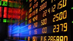 Pakistan Stock Market: కరాచీ స్టాక్ మార్కెట్ రికార్డుల మోత.. భారత మార్కెట్ల పతనంలోనూ..