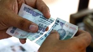 Torn notes: చిరిగిన నోట్లను మార్చుకోవడం ఎలా? ATM నుంచి అవి వస్తే ఏం చేయాలి?