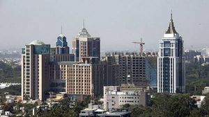 Bangalore News: బెంగళూరు వదిలి పారిపోతున్న టెక్కీలు.. భవన యజమానుల కీలక నిర్ణయం