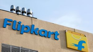 Flipkart News: చిక్కుల్లో పడిన ఫ్లిప్‌కార్ట్‌.. మలబార్ గోల్డ్ నుంచి ఊహించని షాక్..