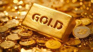 Gold Rate: పసిడి ప్రియులకు శుభవార్త.. ఒక్కసారిగా రూ.2,200 తగ్గిన గోల్డ్ రేటు..  