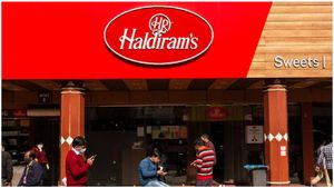 Haldirams: హల్దీరామ్స్ లో మెజారిటీ వాటా కొనుగోలు బ్లాక్ స్టోన్ చర్చలు..! 